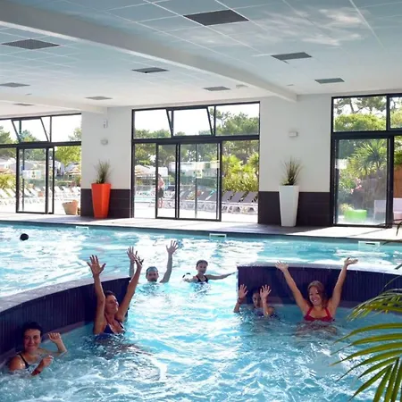 Mobil Confortable Avec Terrasse Pour 6 - Api-1-52-1194