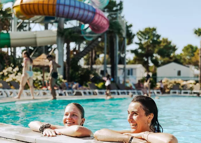 Mobil Confortable Avec Terrasse Pour 6 - Api-1-52-1194 * Saint-Jean-de-Monts