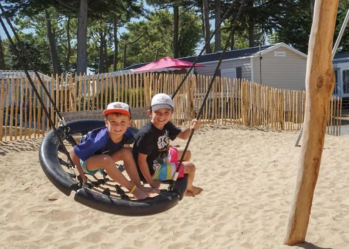 Campingplatz Mobil Confortable Avec Terrasse Pour 6 - Api-1-52-1194 *